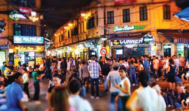 Intersection-of-fresh-beer-in-Hanoi